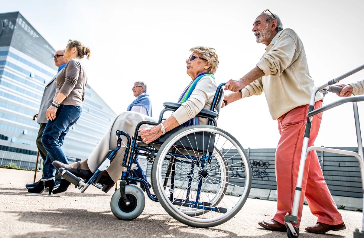 簡單踏步運動，避免高齡者下肢肌肉退化